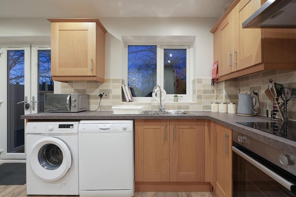 Stradbroke House - 5 Bed Townhouse, Sleeps 11, Great For Group Stays & Workers, Free Parking & Netflix - Hosted By Stay Host Save Шефилд Экстерьер фото